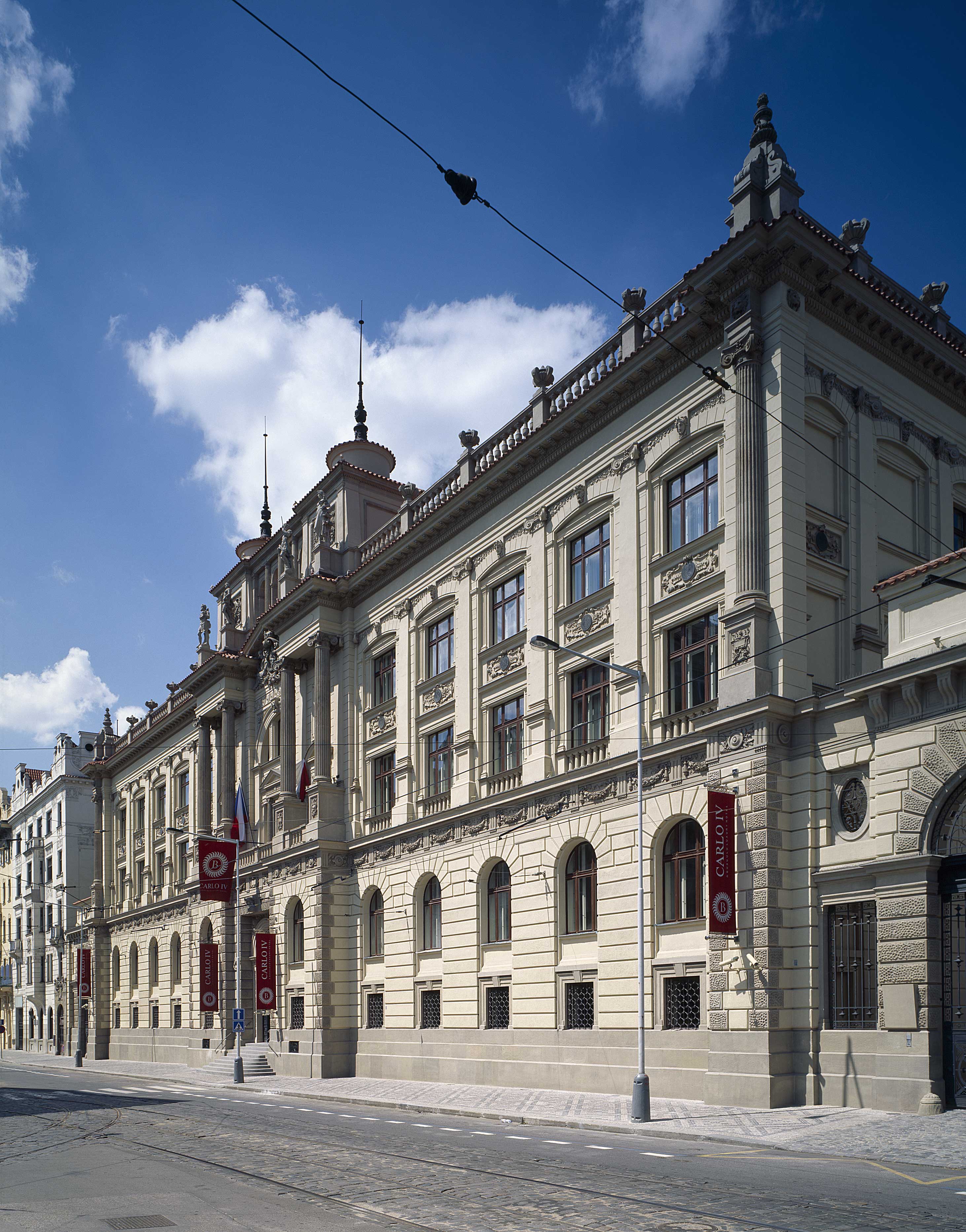 This is caption 1 <a href='#link'>Even with links!</a>