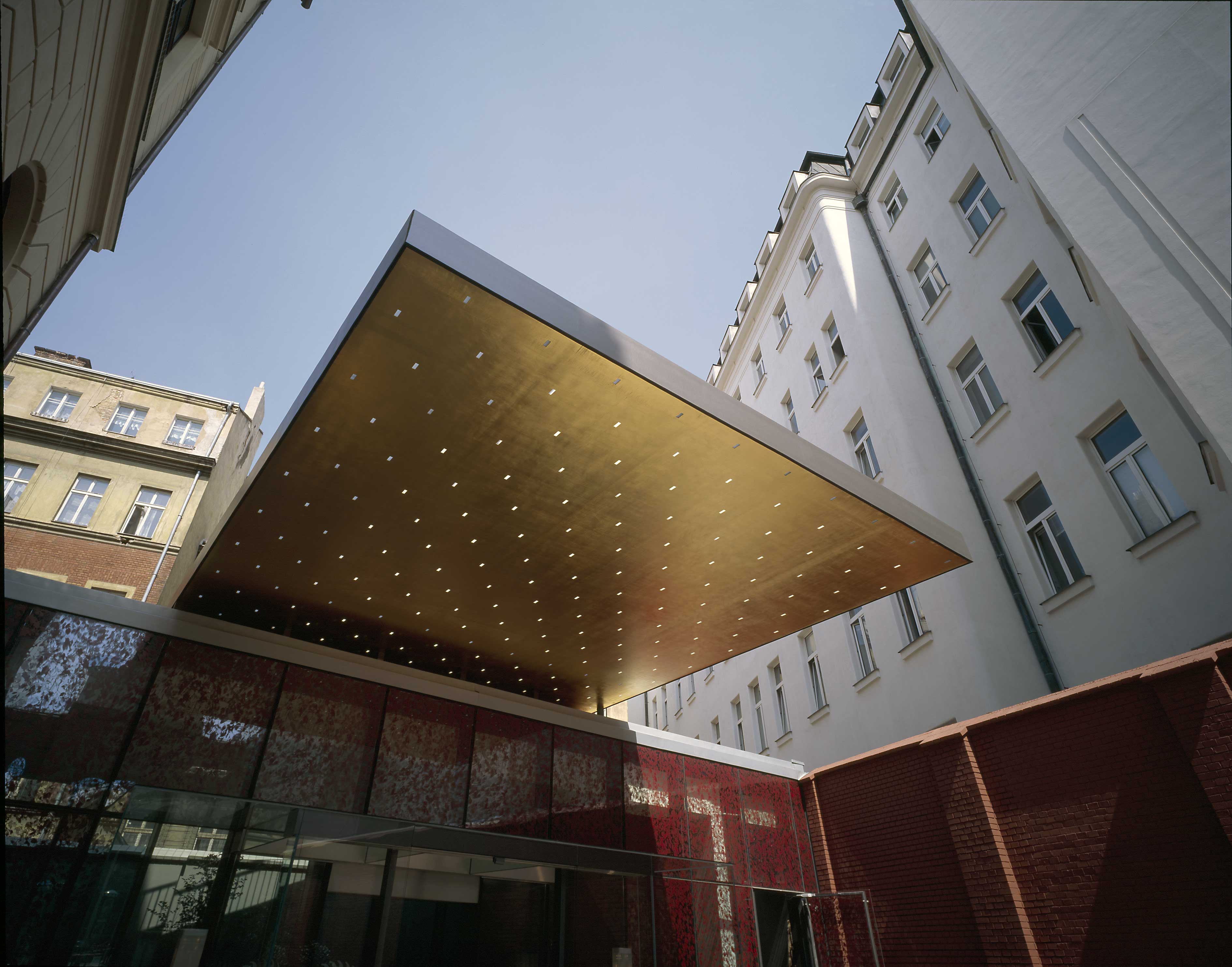 This is caption 1 <a href='#link'>Even with links!</a>