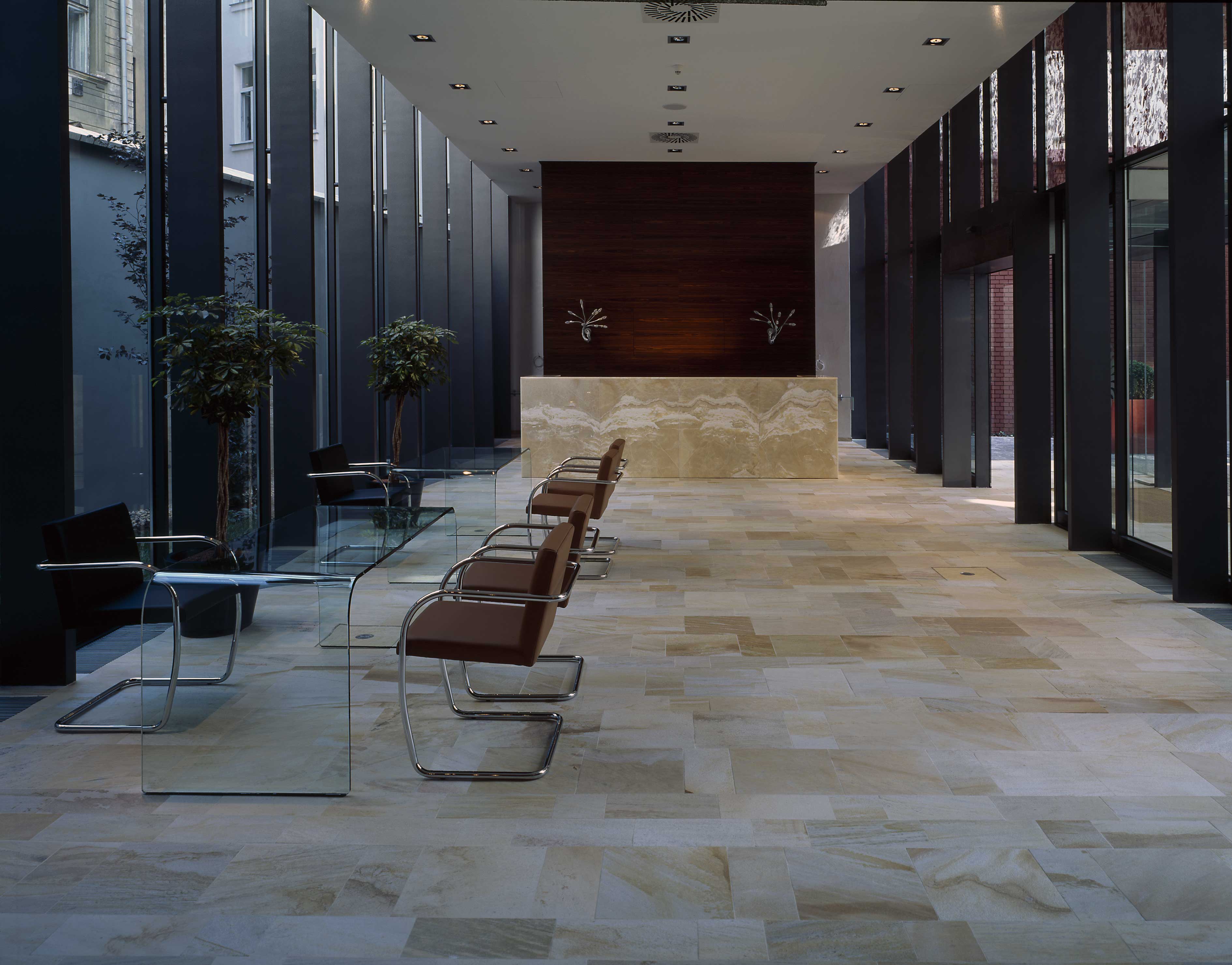 This is caption 1 <a href='#link'>Even with links!</a>