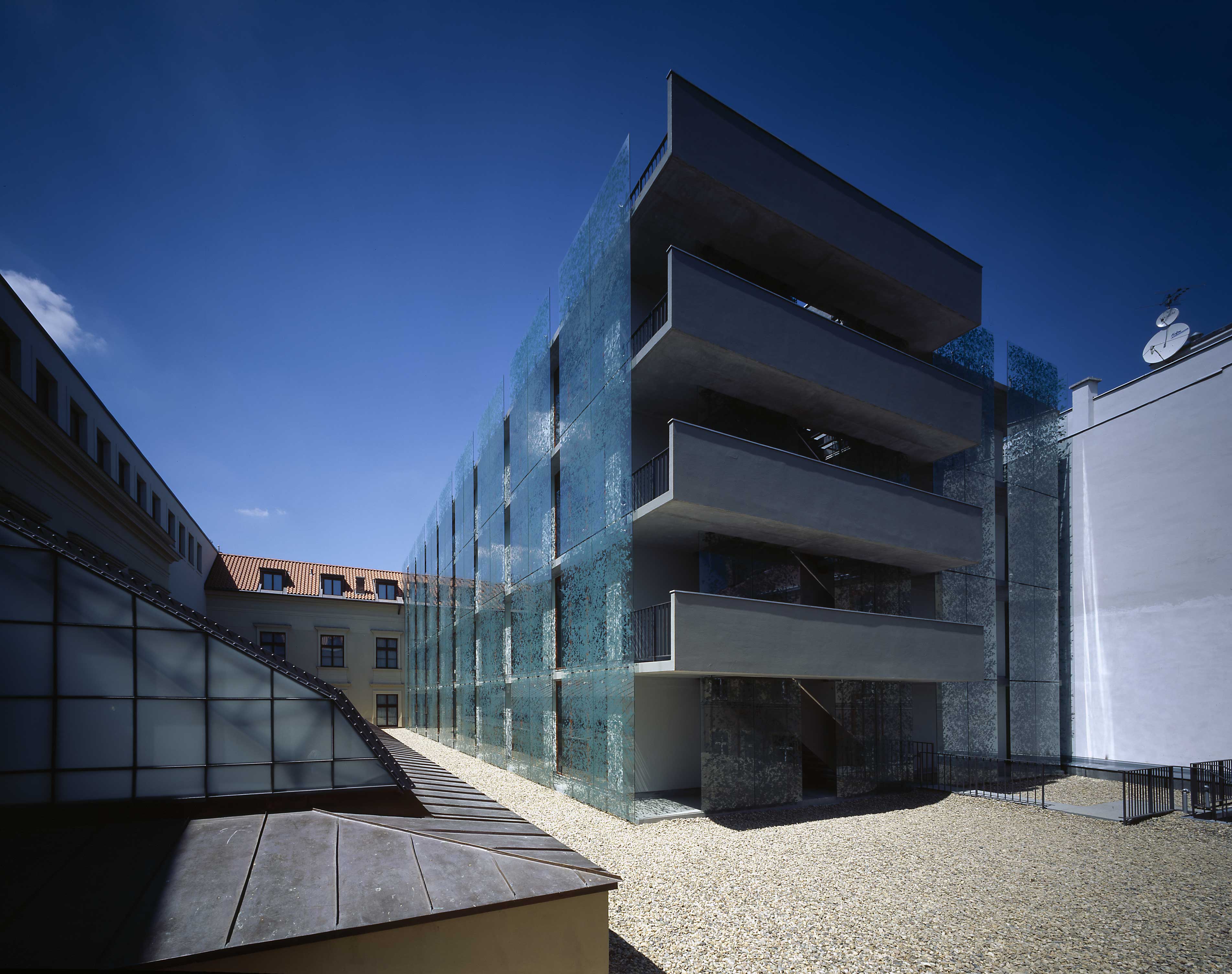 This is caption 1 <a href='#link'>Even with links!</a>