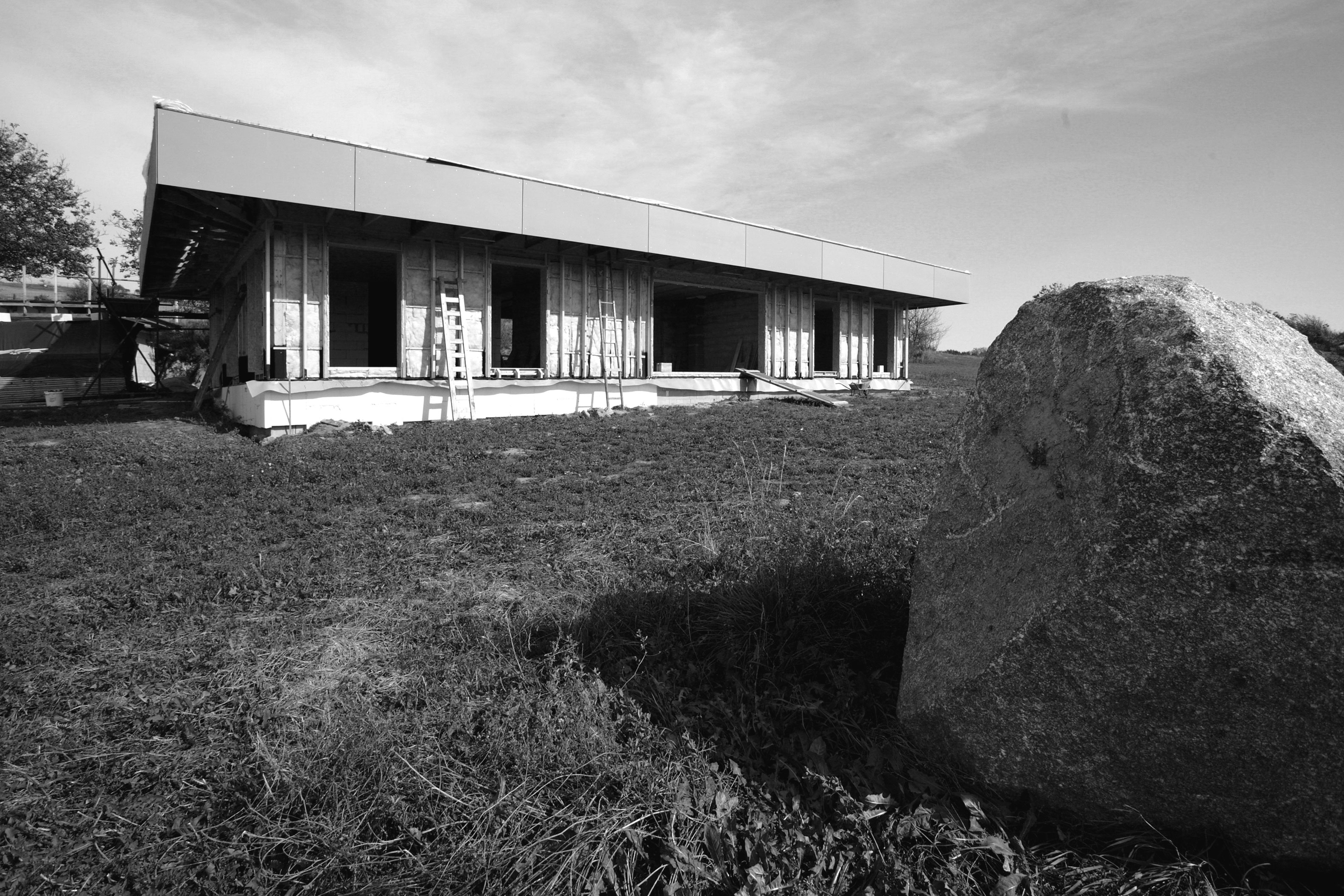 This is caption 1 <a href='#link'>Even with links!</a>