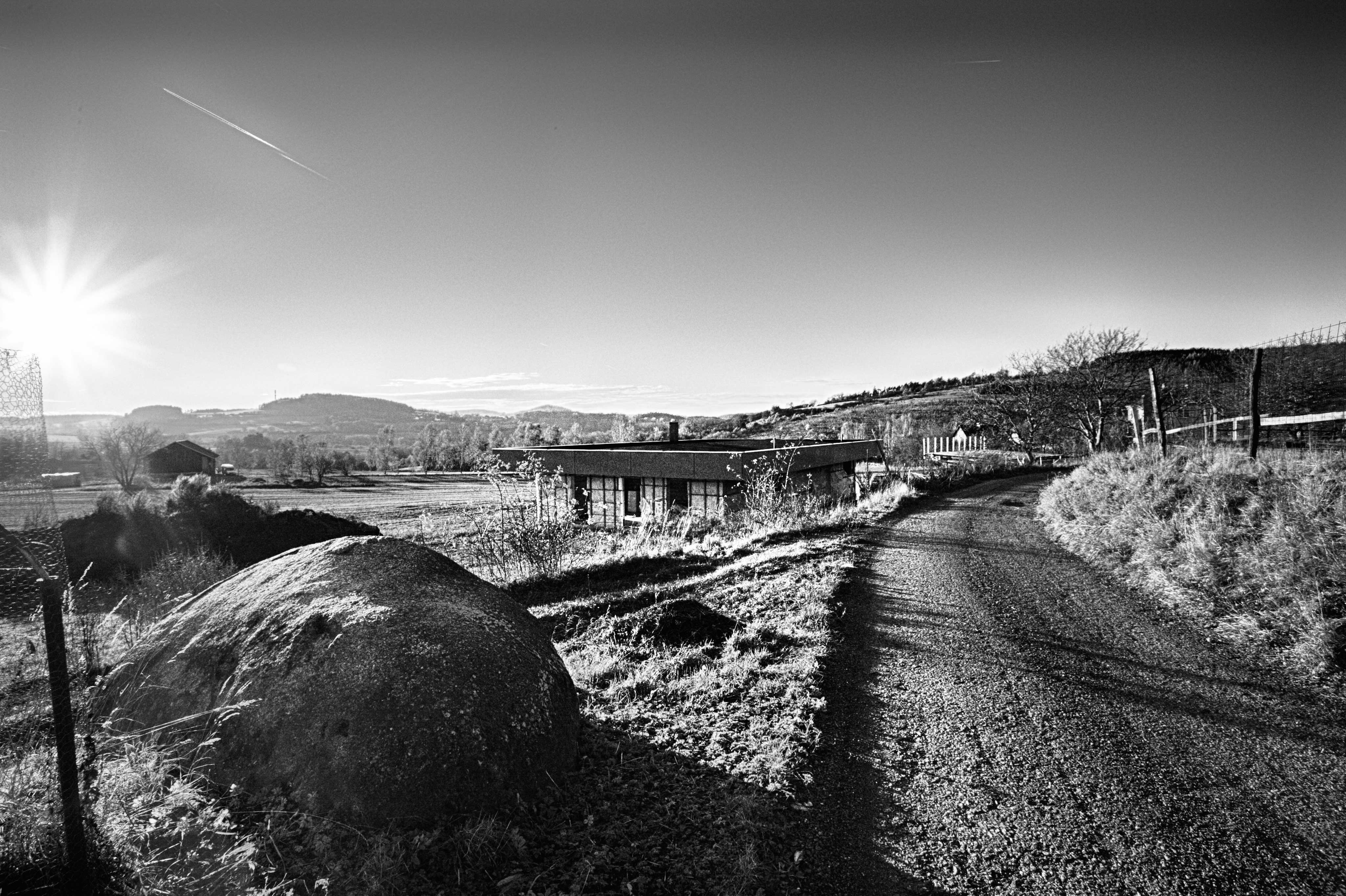 This is caption 1 <a href='#link'>Even with links!</a>