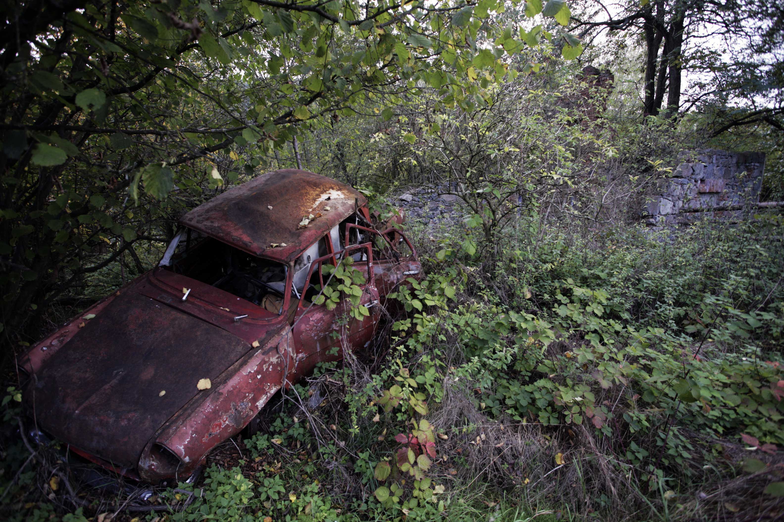 This is caption 1 <a href='#link'>Even with links!</a>