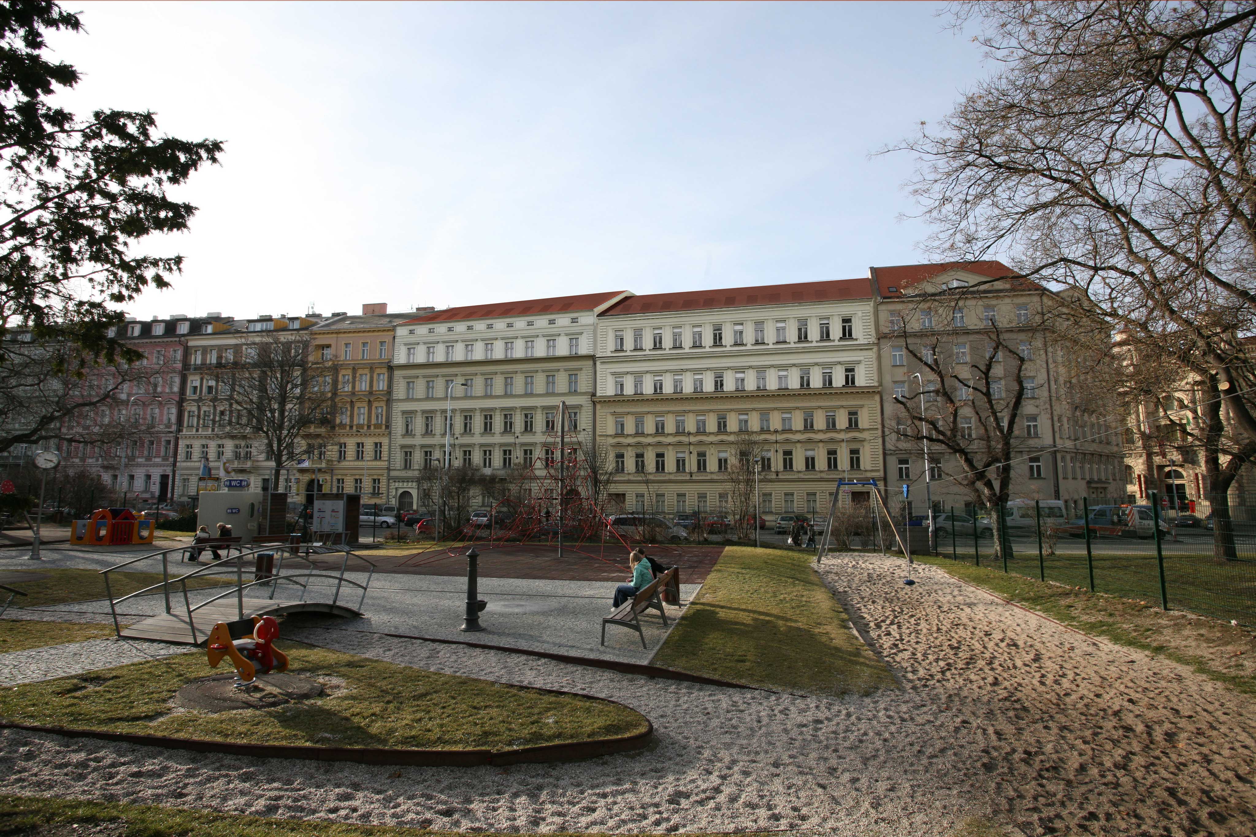 This is caption 1 <a href='#link'>Even with links!</a>