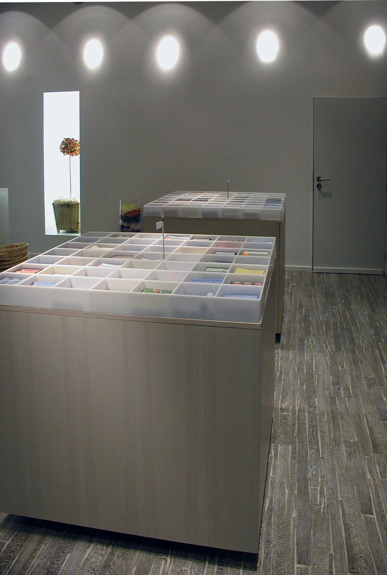 This is caption 1 <a href='#link'>Even with links!</a>