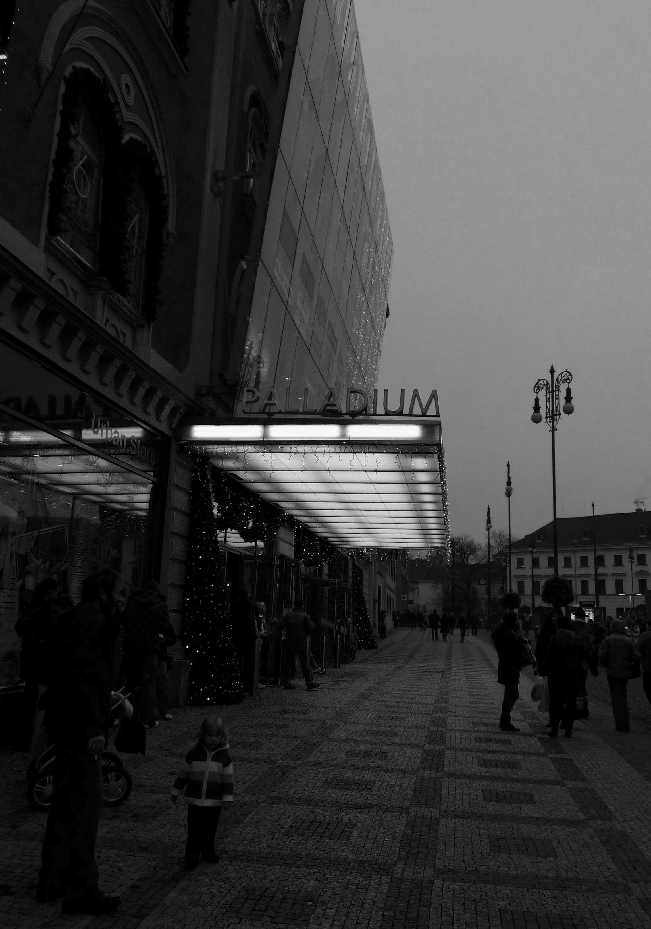 This is caption 1 <a href='#link'>Even with links!</a>