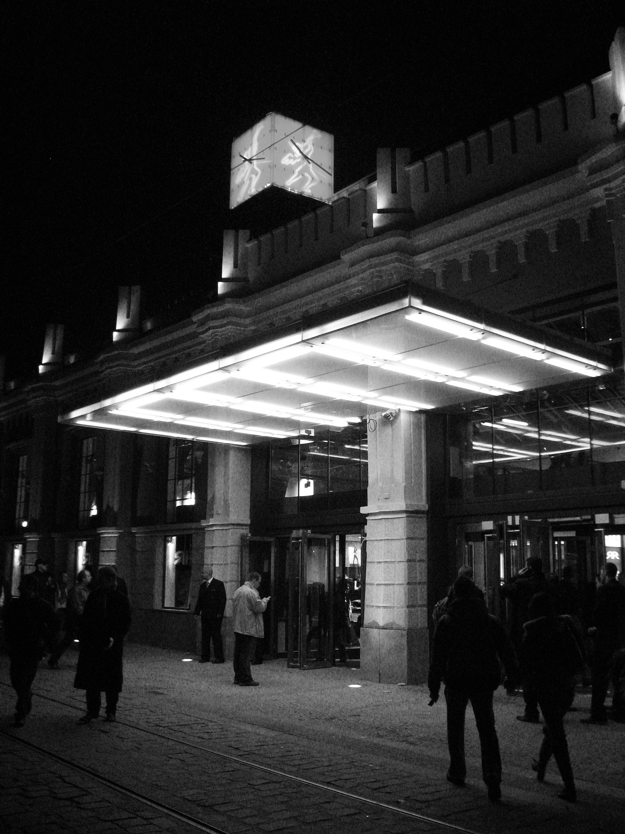 This is caption 1 <a href='#link'>Even with links!</a>