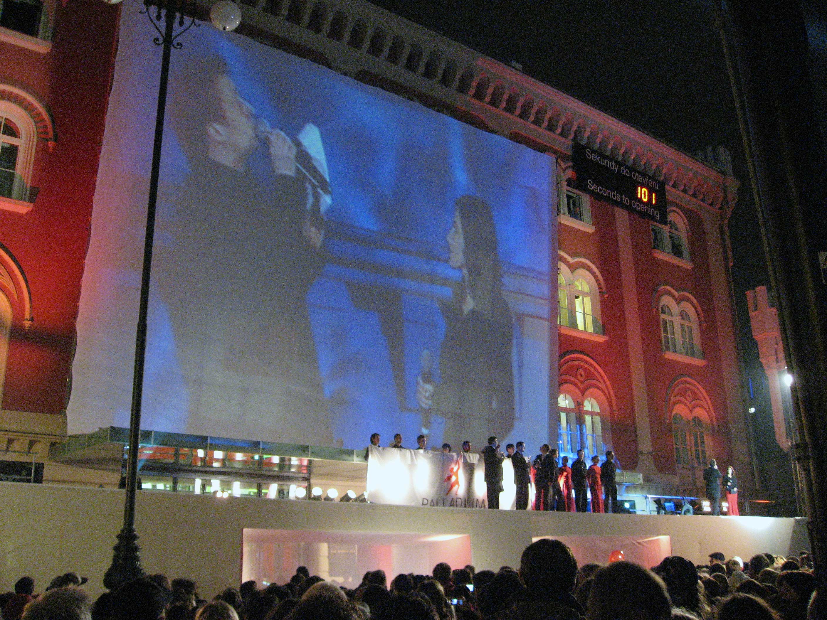 This is caption 1 <a href='#link'>Even with links!</a>