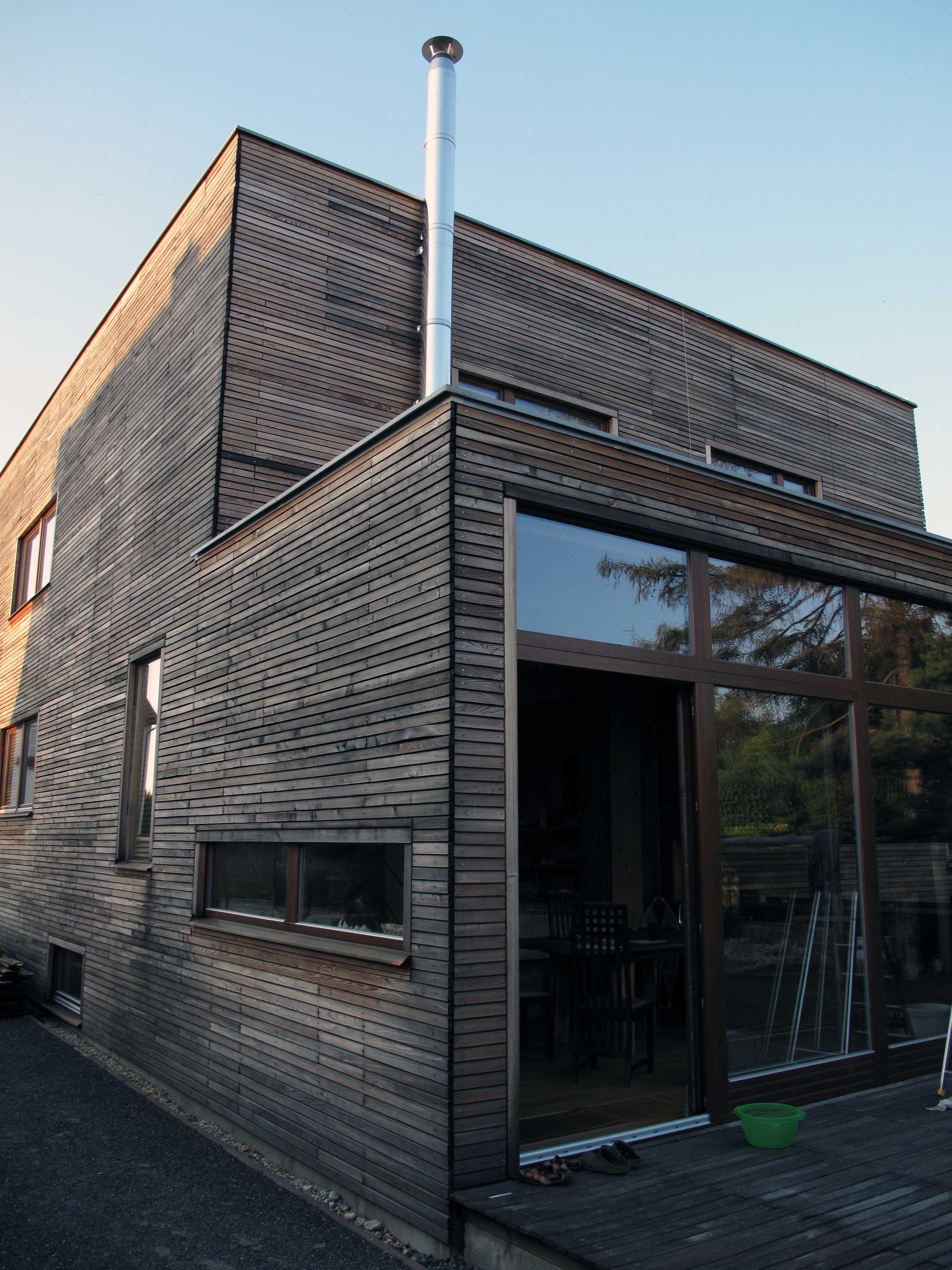 This is caption 1 <a href='#link'>Even with links!</a>