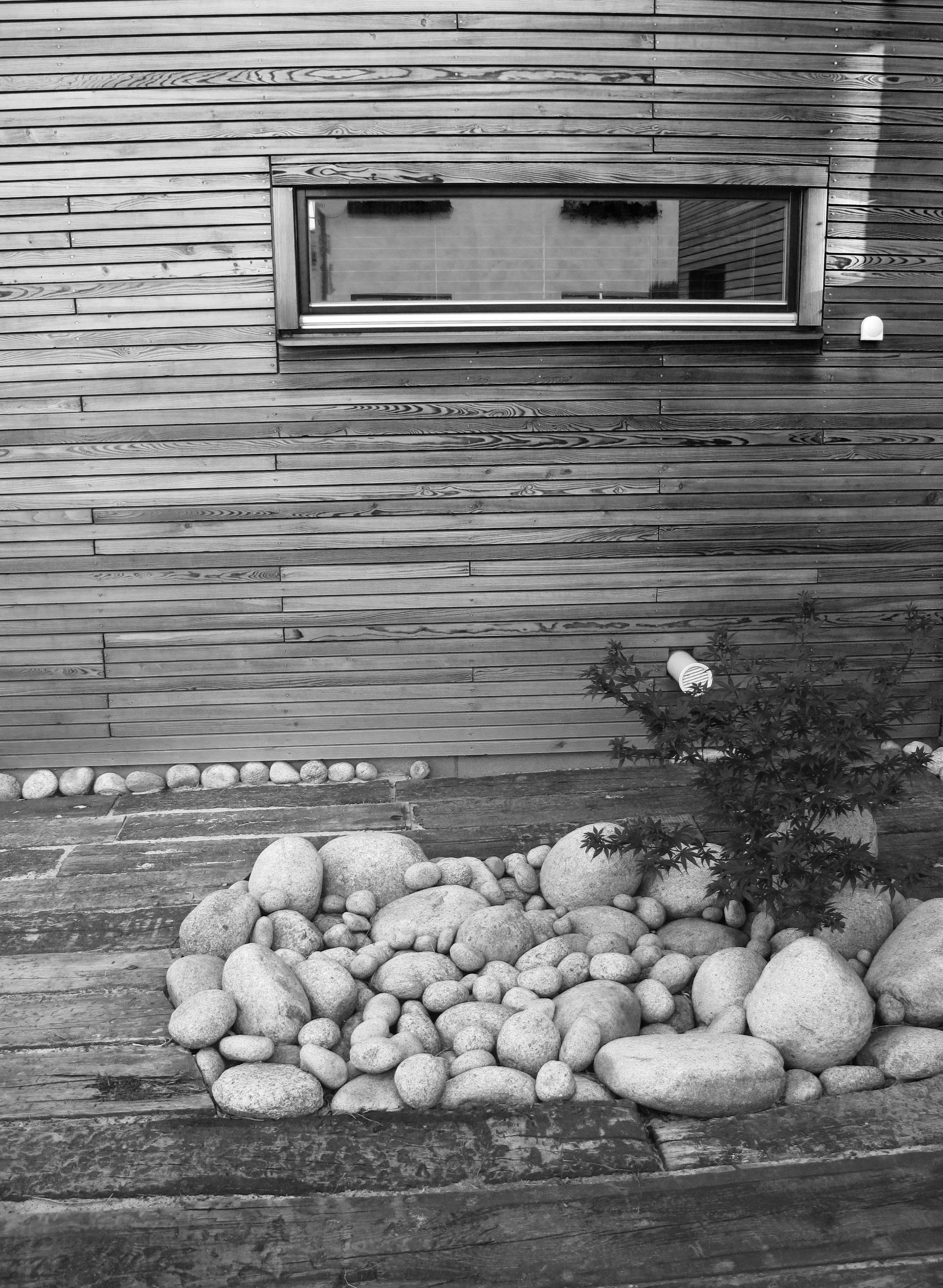 This is caption 1 <a href='#link'>Even with links!</a>