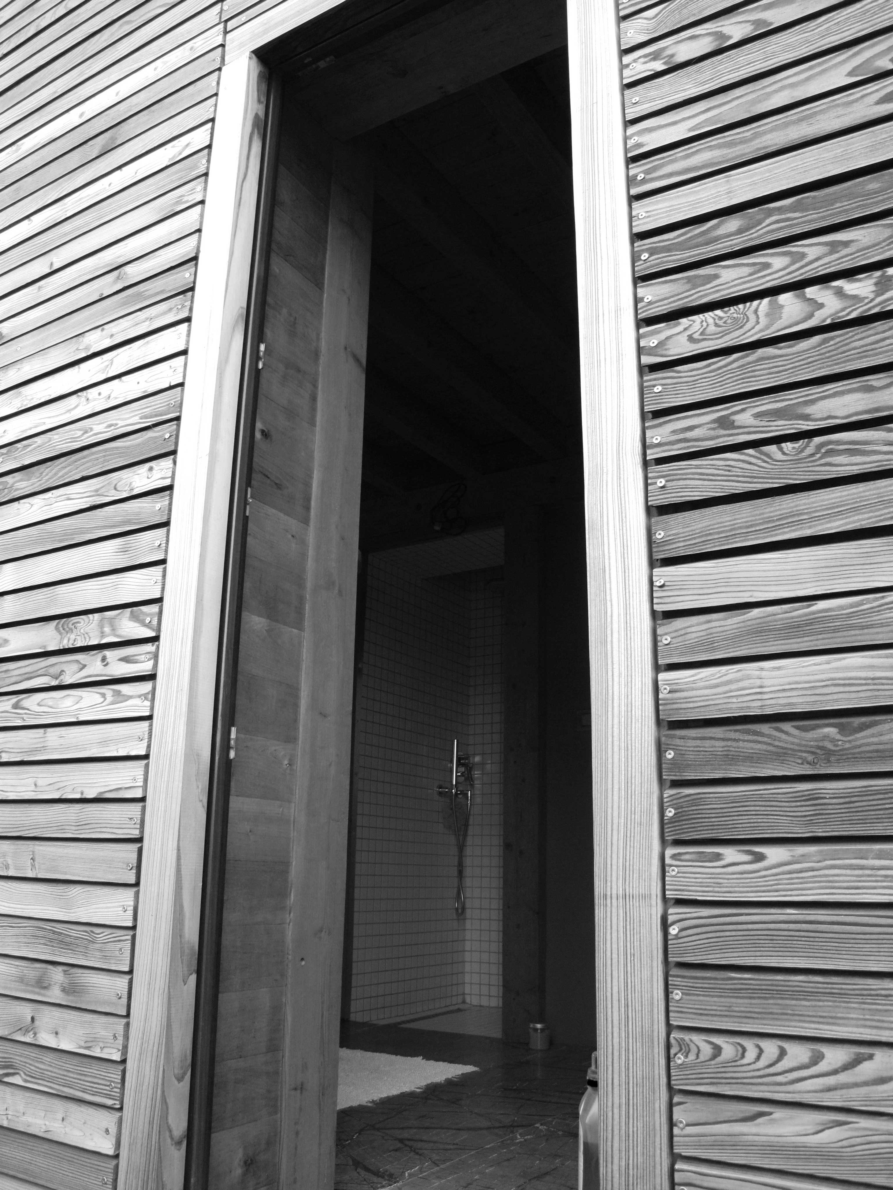 This is caption 1 <a href='#link'>Even with links!</a>