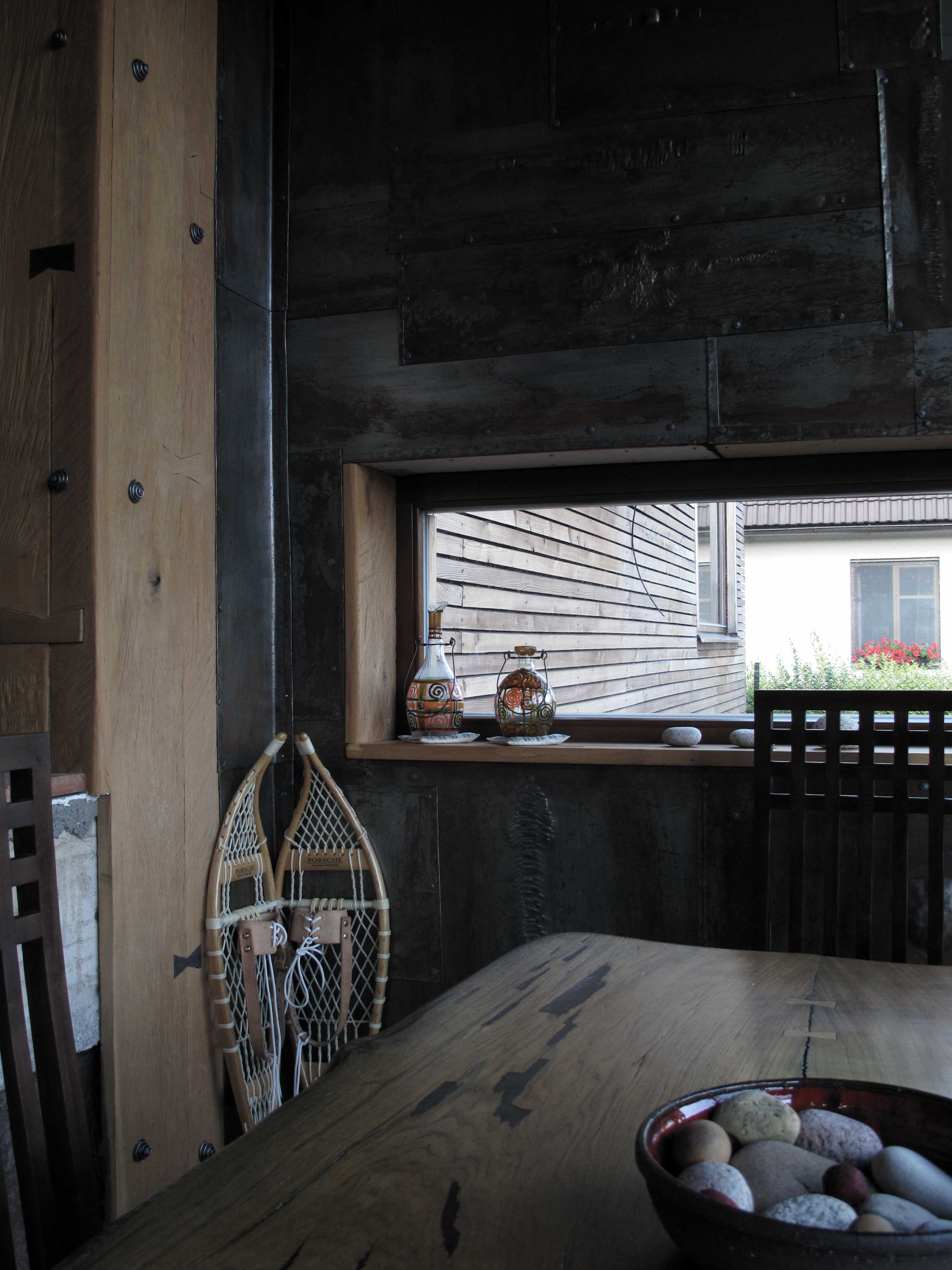 This is caption 1 <a href='#link'>Even with links!</a>