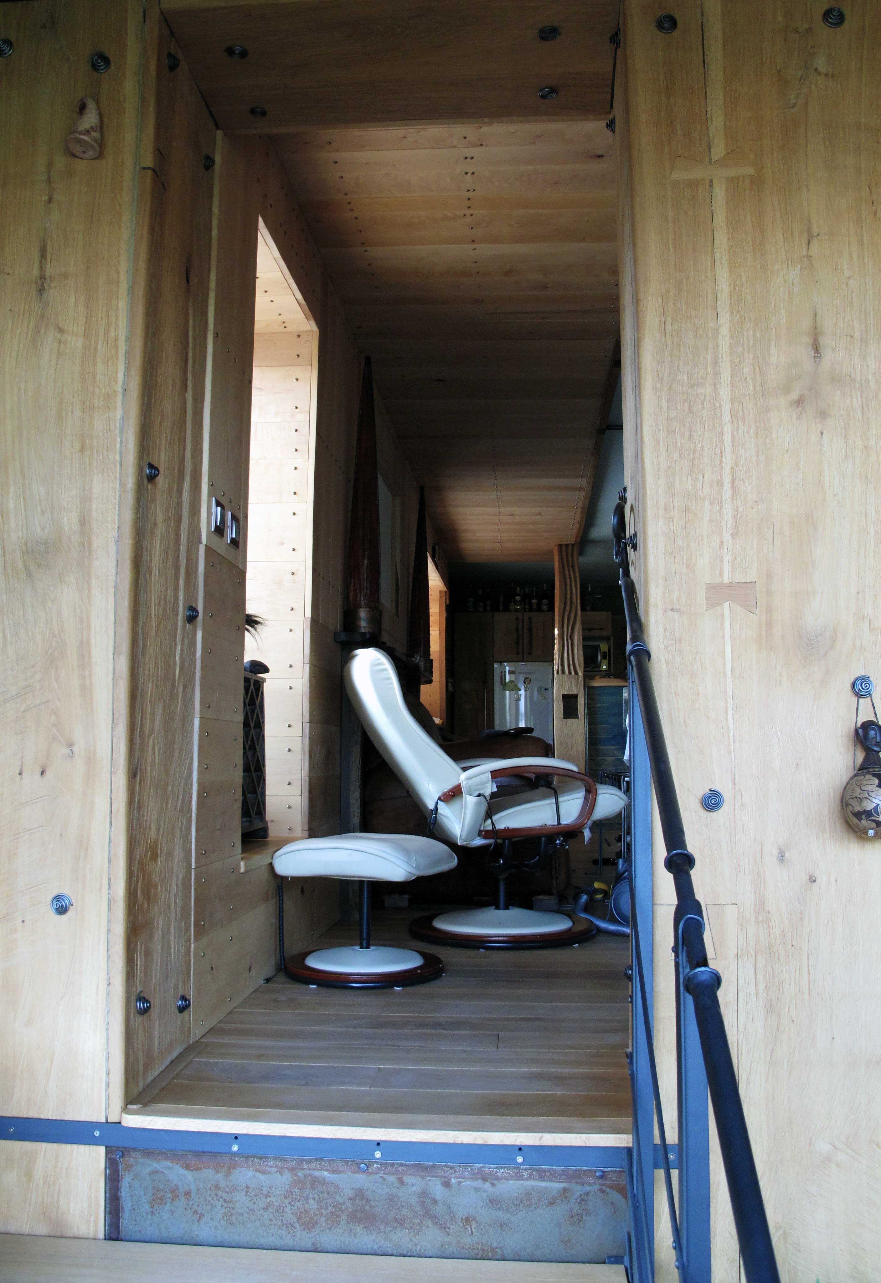 This is caption 1 <a href='#link'>Even with links!</a>