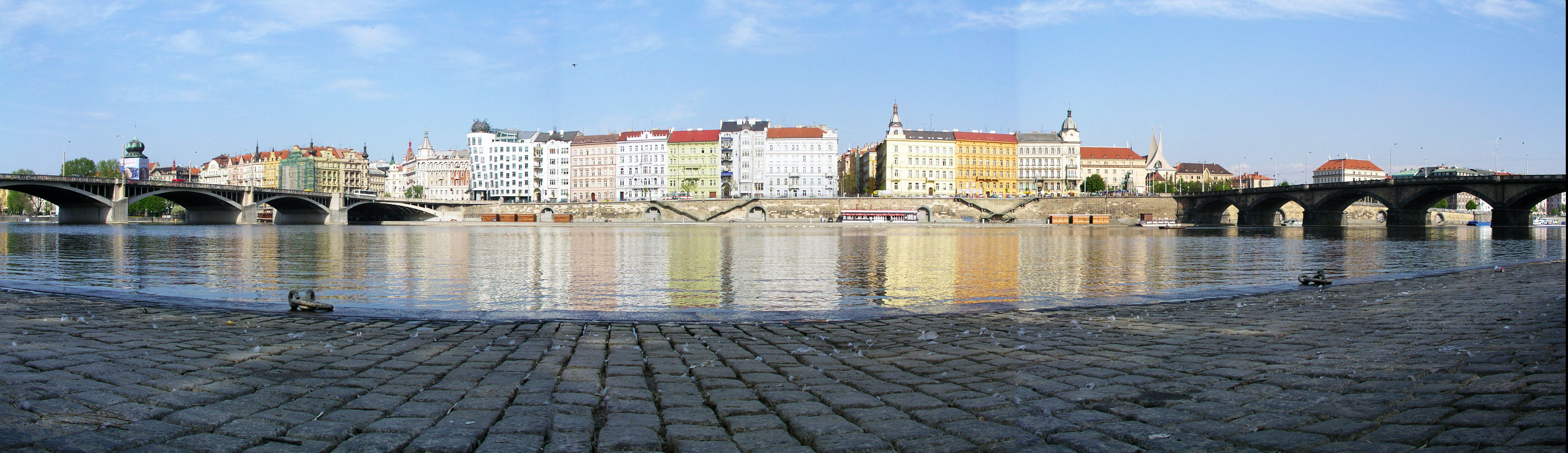 This is caption 1 <a href='#link'>Even with links!</a>