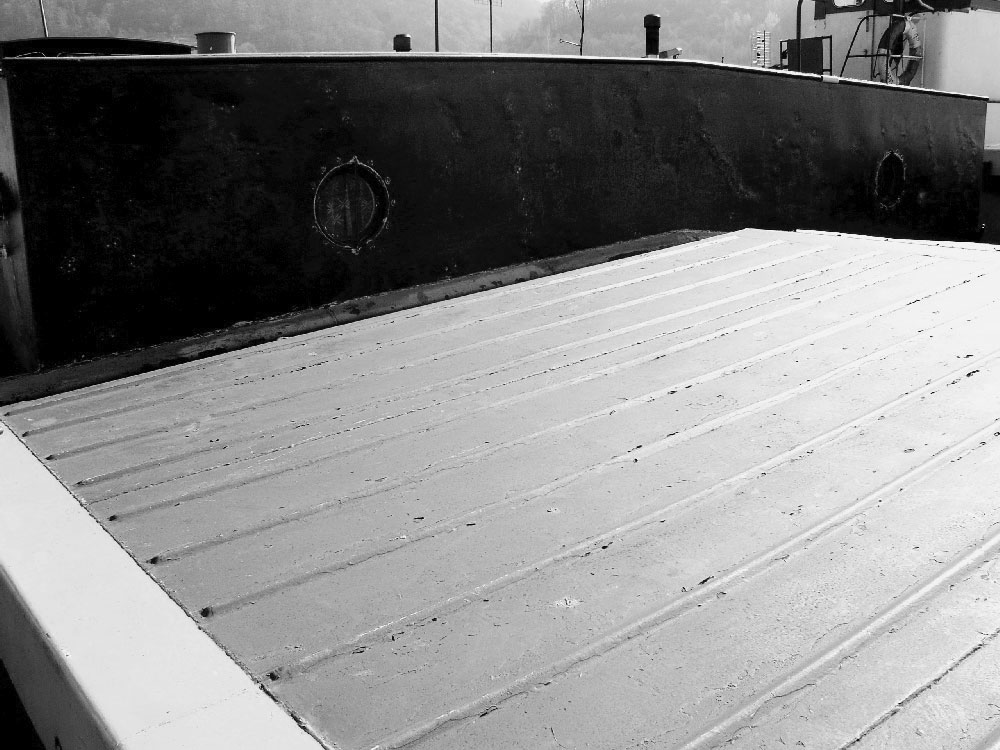 This is caption 1 <a href='#link'>Even with links!</a>