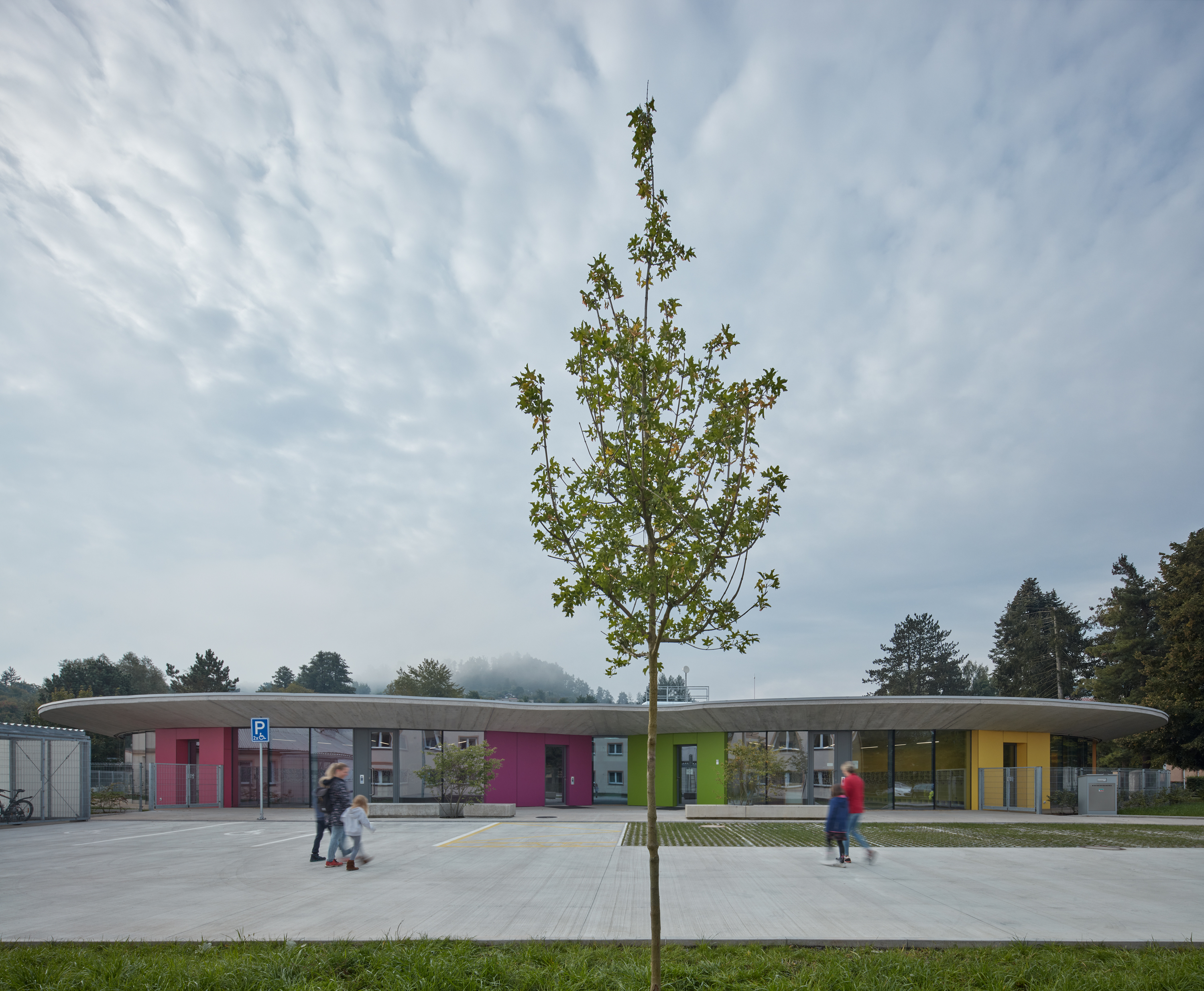 This is caption 1 <a href='#link'>Even with links!</a>