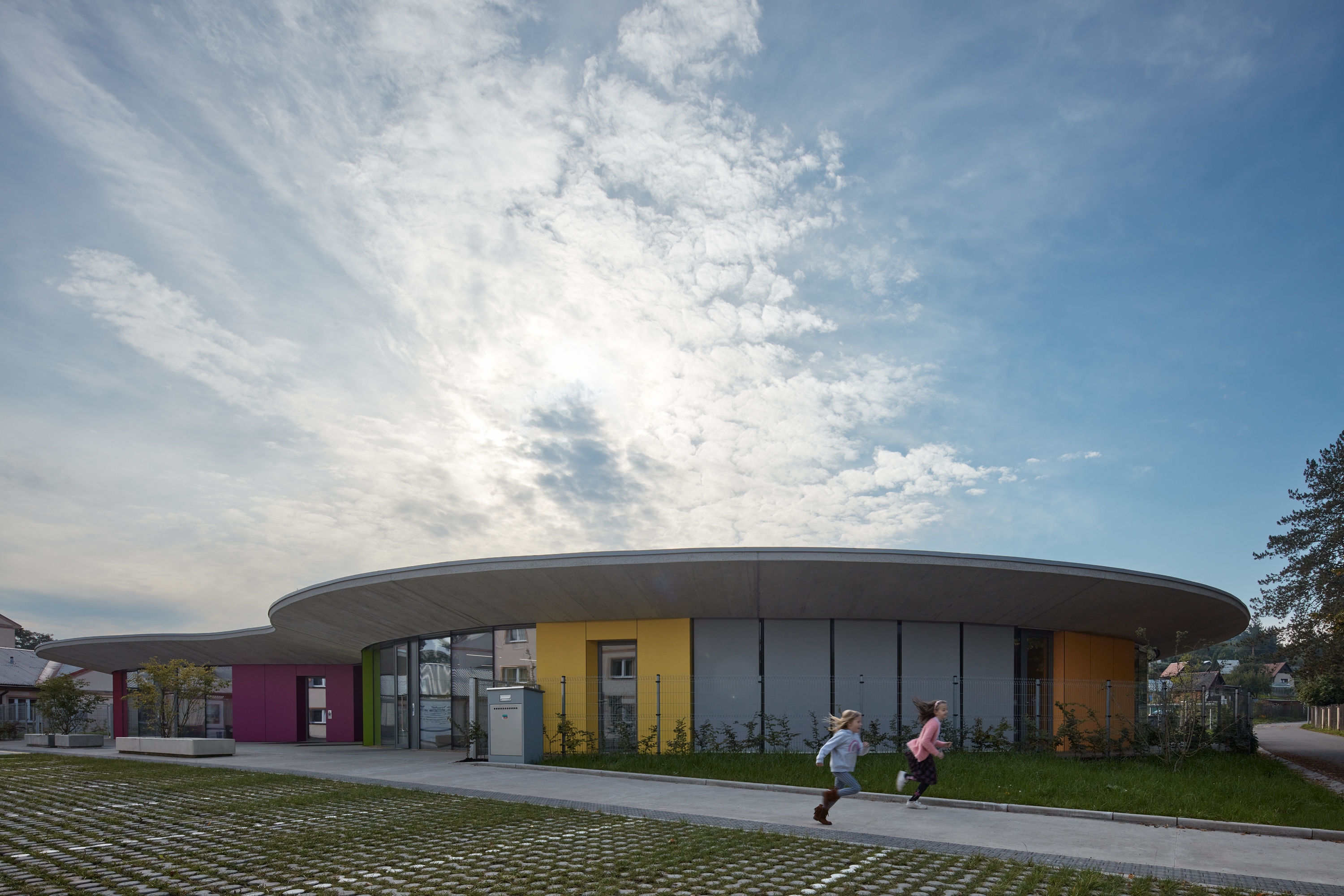 This is caption 1 <a href='#link'>Even with links!</a>