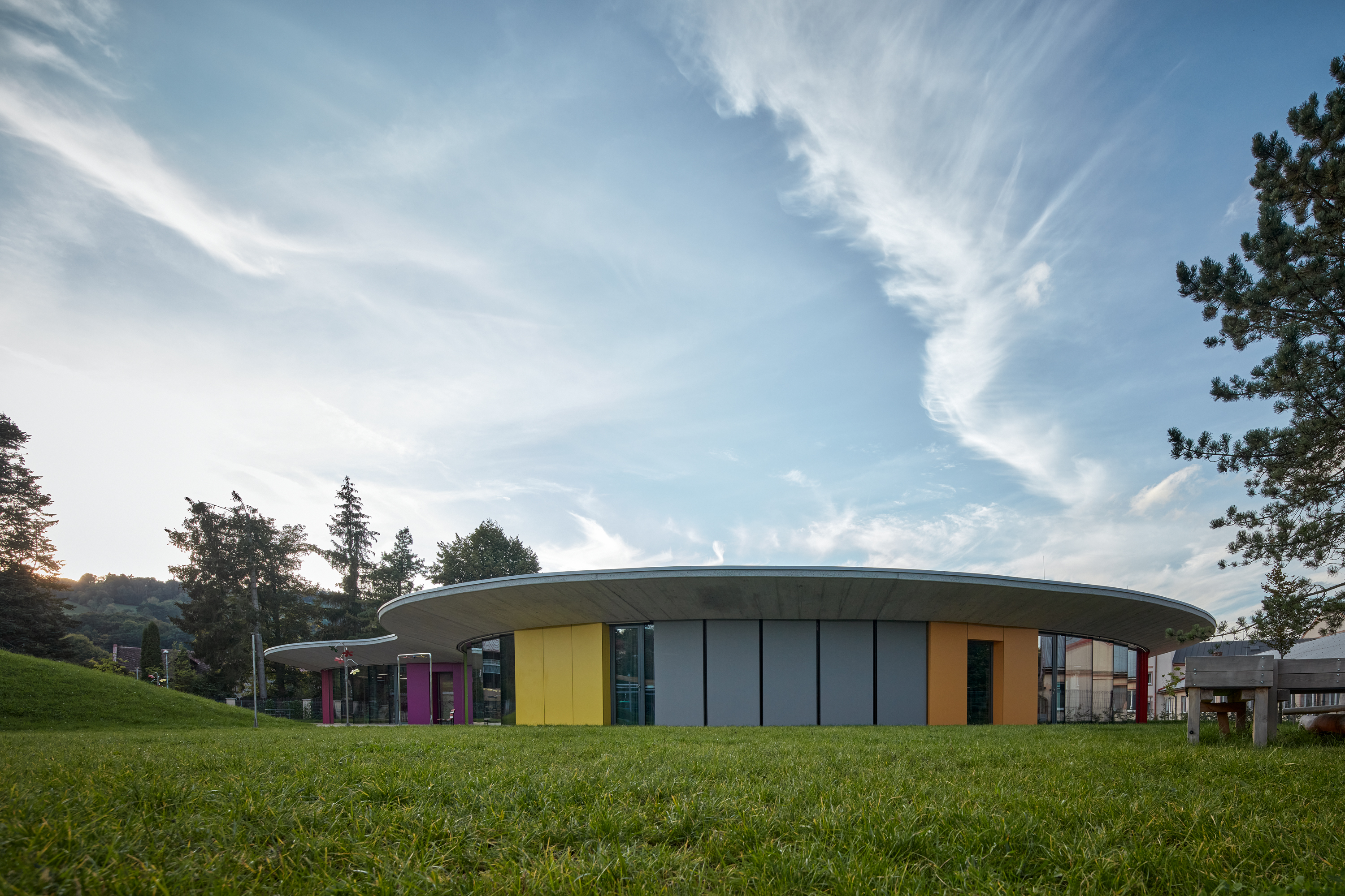 This is caption 1 <a href='#link'>Even with links!</a>