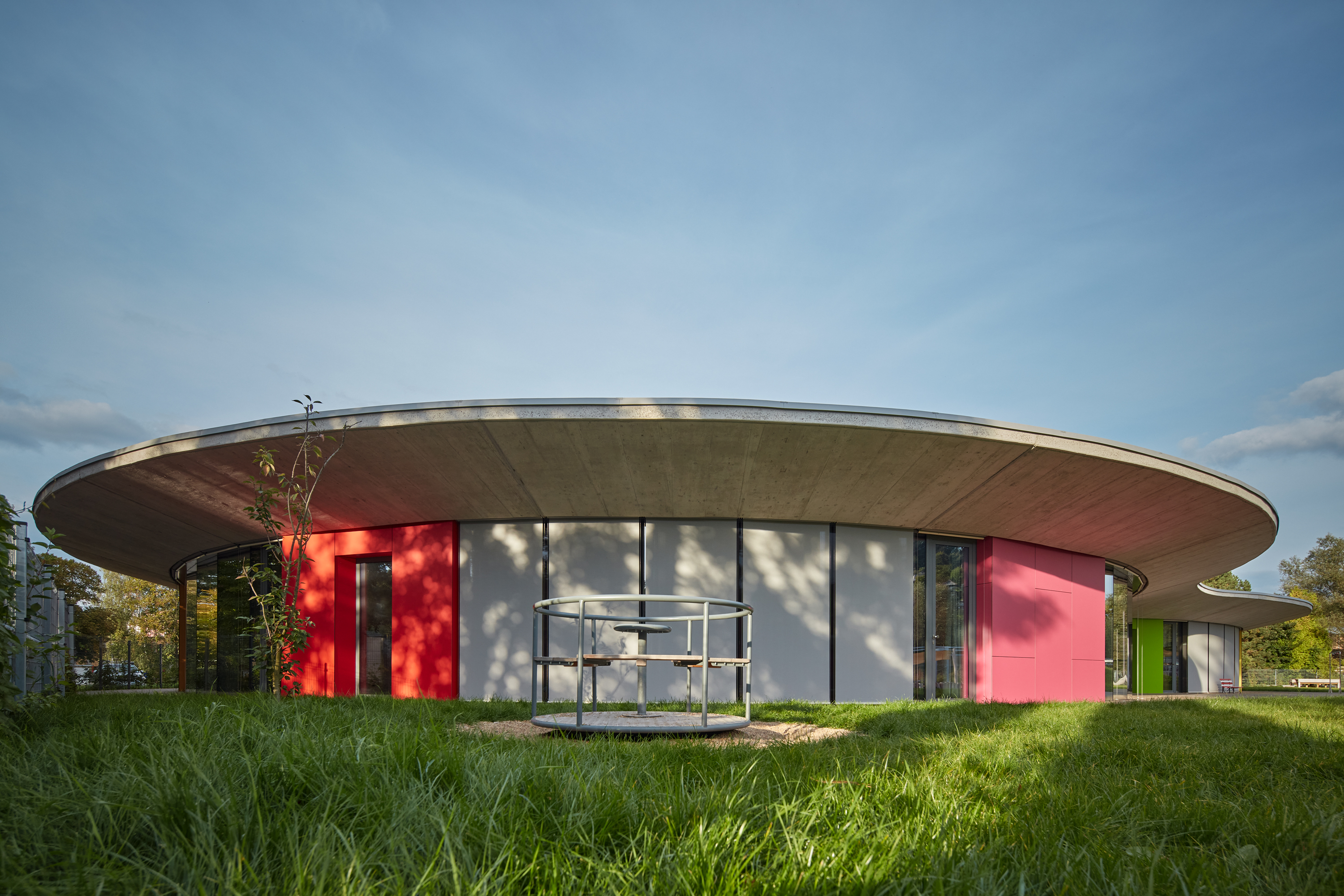 This is caption 1 <a href='#link'>Even with links!</a>