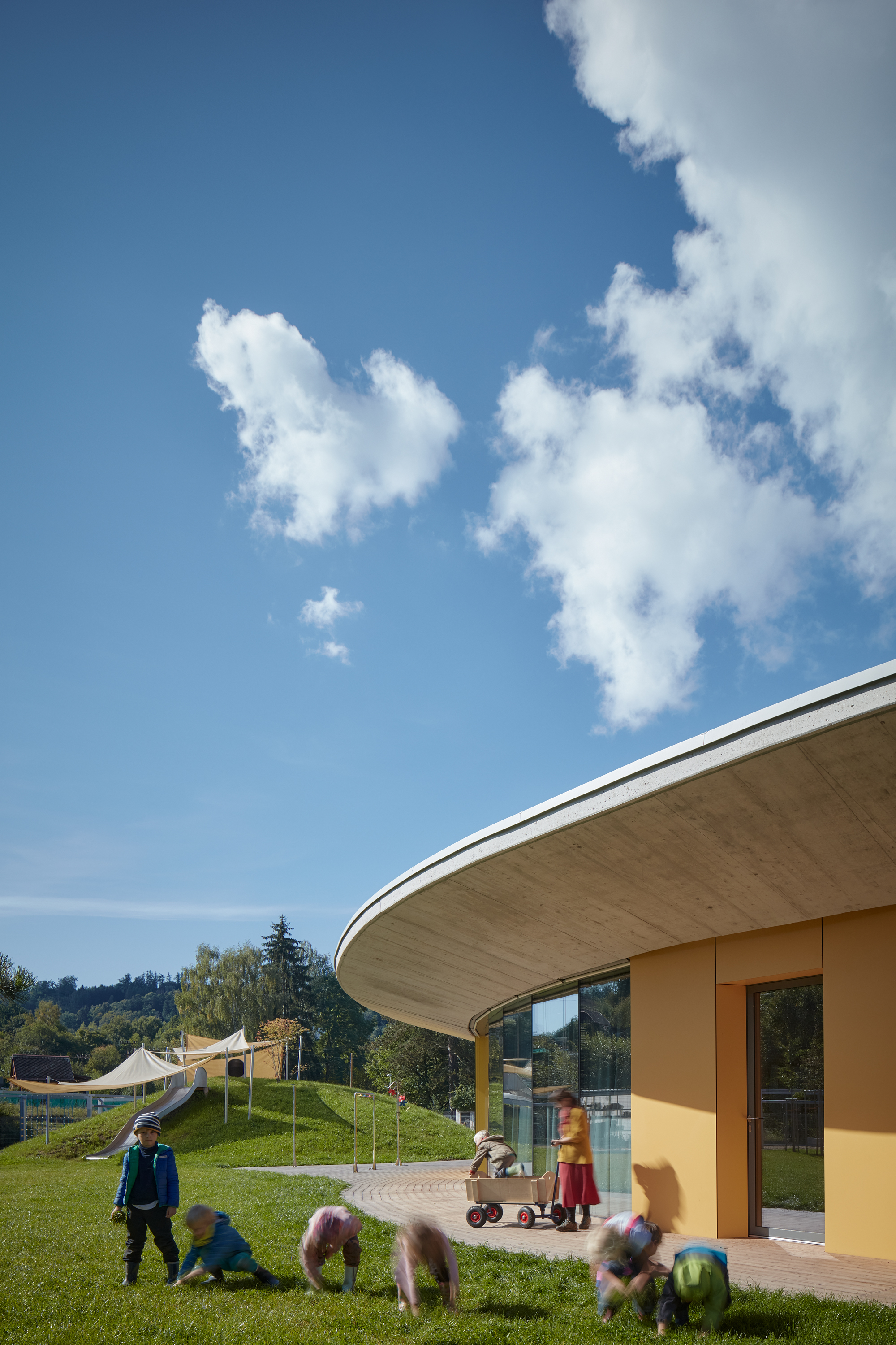 This is caption 1 <a href='#link'>Even with links!</a>