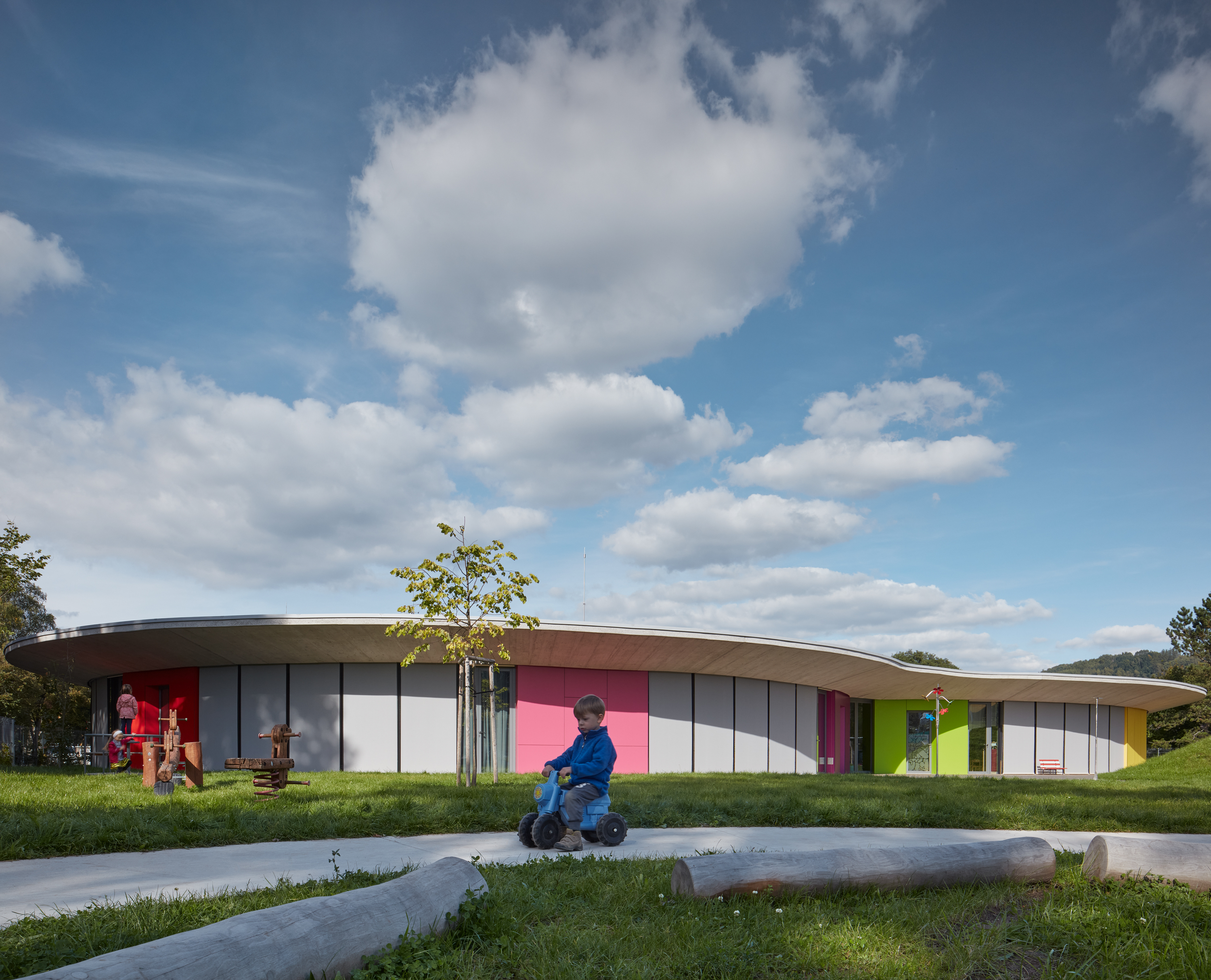 This is caption 1 <a href='#link'>Even with links!</a>