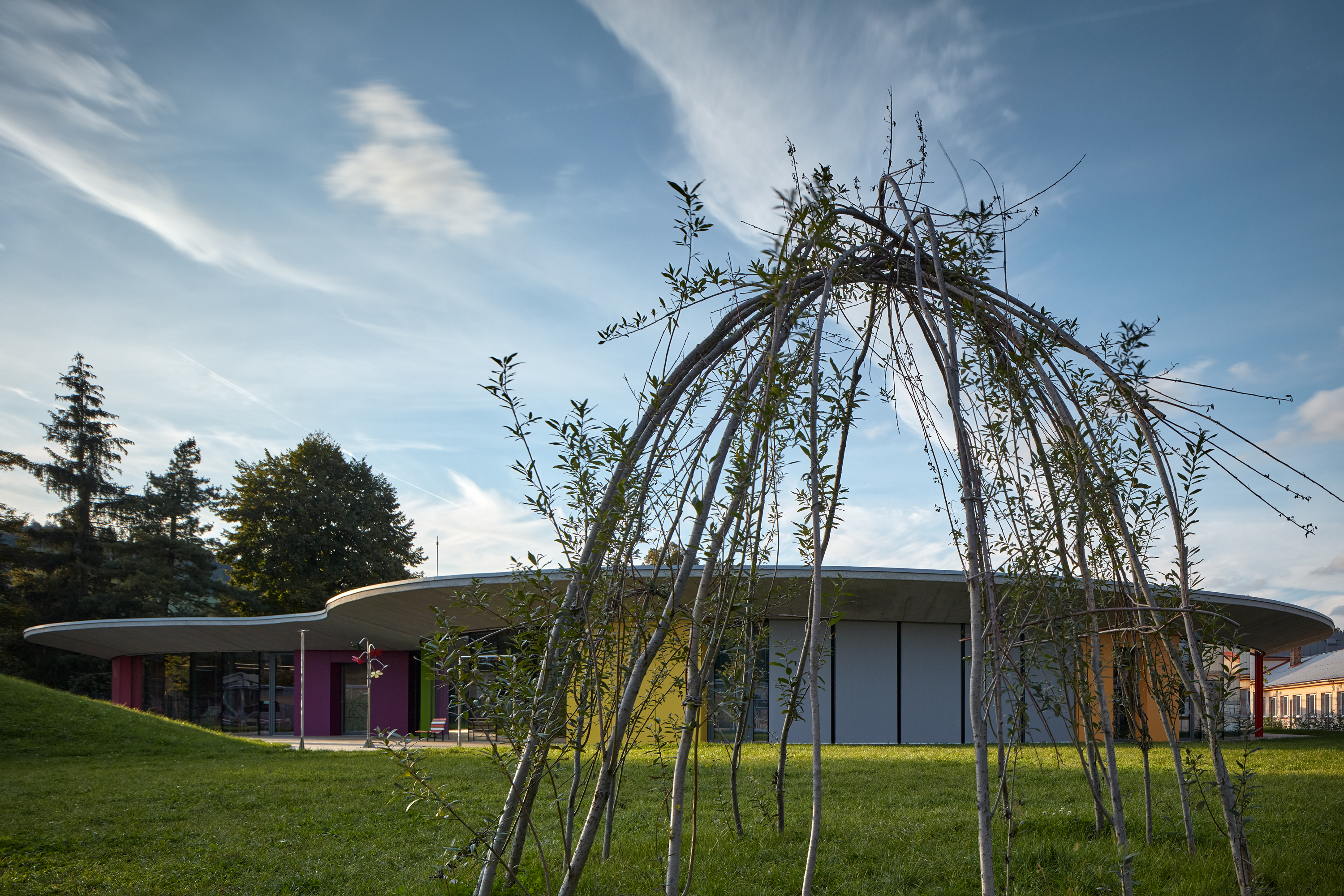 This is caption 1 <a href='#link'>Even with links!</a>