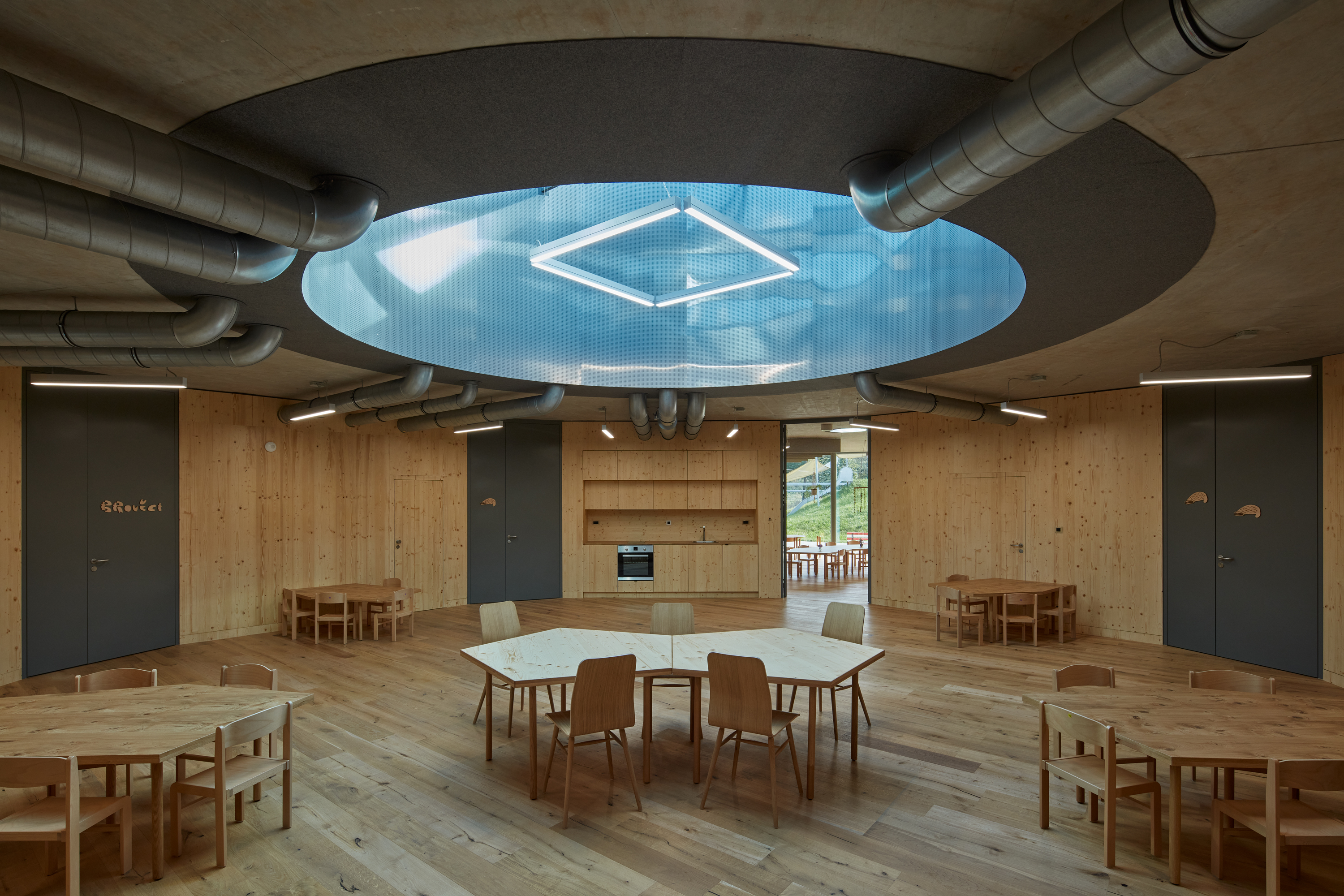 This is caption 1 <a href='#link'>Even with links!</a>