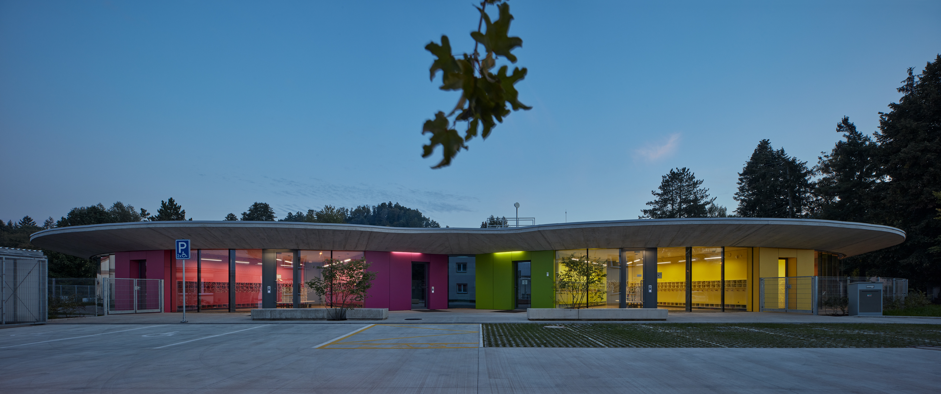 This is caption 1 <a href='#link'>Even with links!</a>