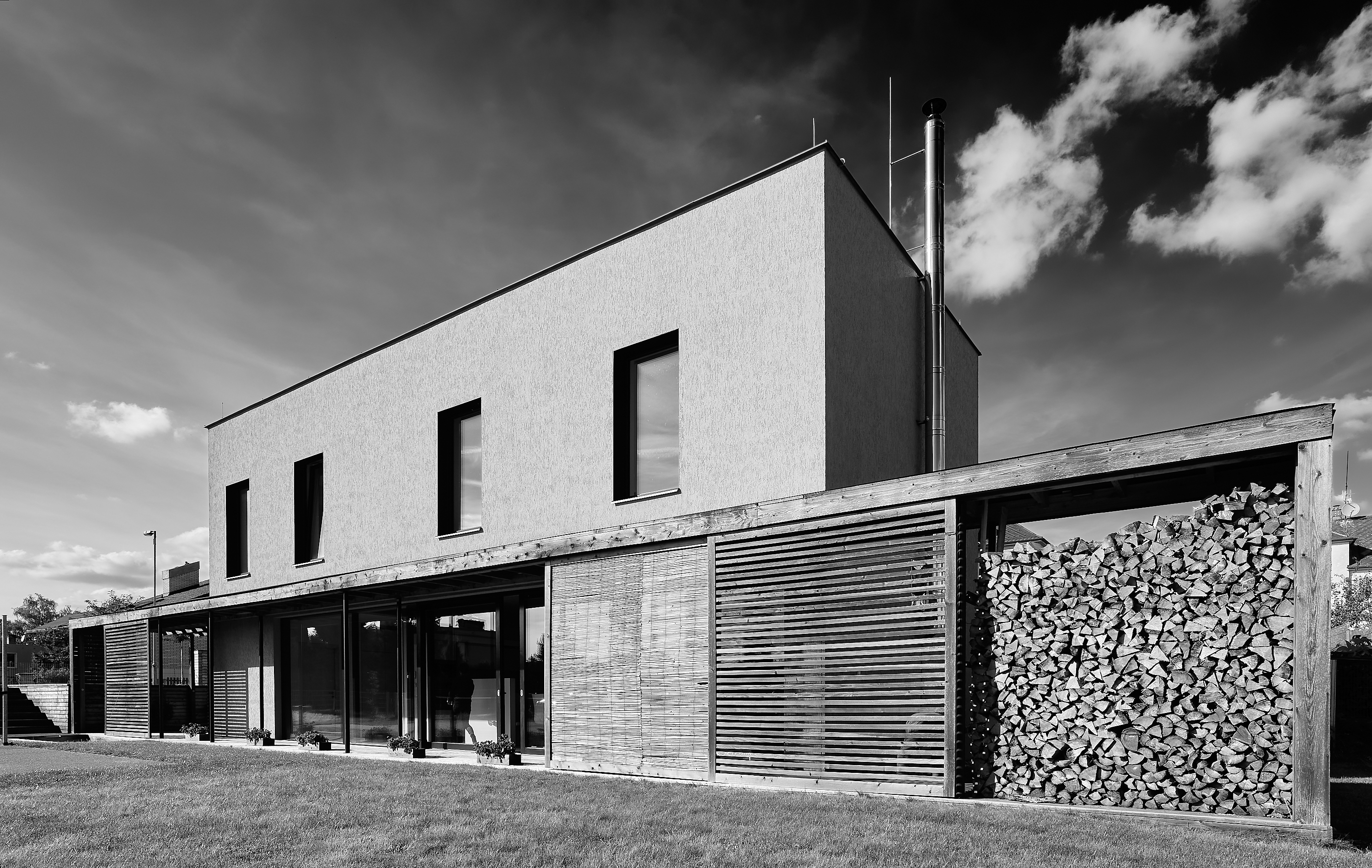 This is caption 1 <a href='#link'>Even with links!</a>